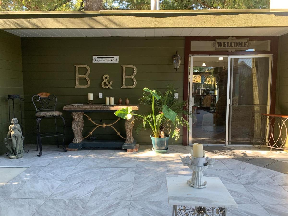 Foothill House Bed and breakfast