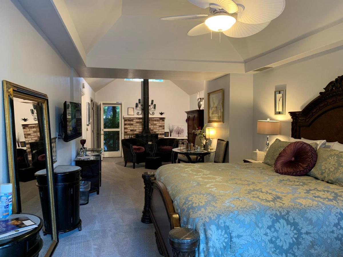 Foothill House 4*
