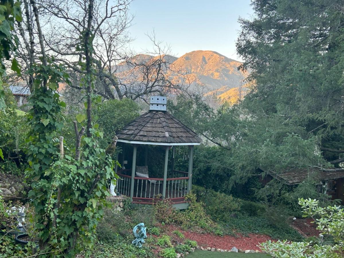 Foothill House 4*