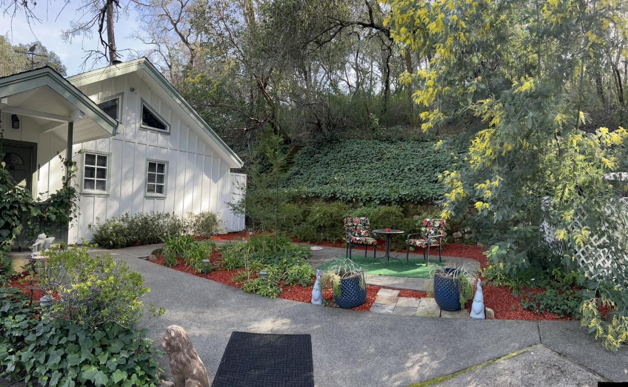 Foothill House Bed and breakfast 4*