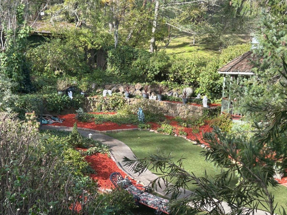 Foothill House Bed & Breakfast 4*